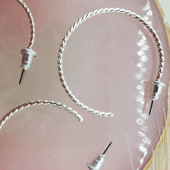 ๐ค BUNDLE TO SAVE ๐ค Forever 21 2-Pair Twisted Silvertone Hoop Earrings - Picture 4 of 5